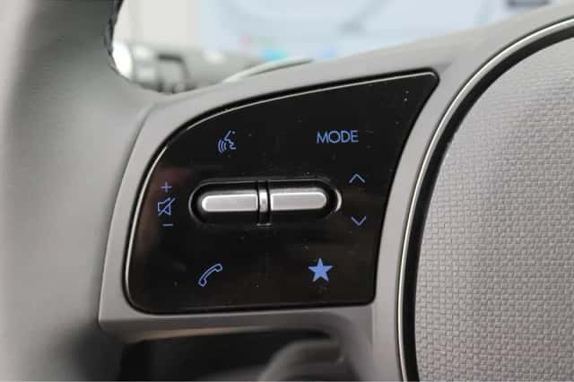 Hyundai Ioniq 5 (2023) thumbnail 9