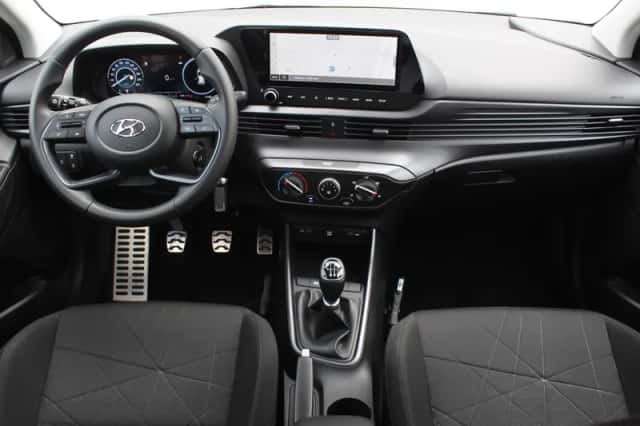 Hyundai Bayon (2024) thumbnail 2