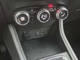 Renault Captur (2023) thumbnail 26