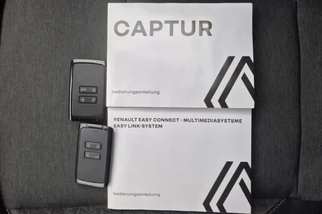 Renault Captur (2023) thumbnail 6