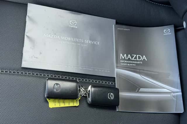 Mazda MX-5 (2023) thumbnail 4