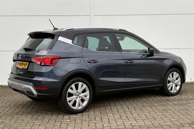SEAT Arona (2022) thumbnail 3