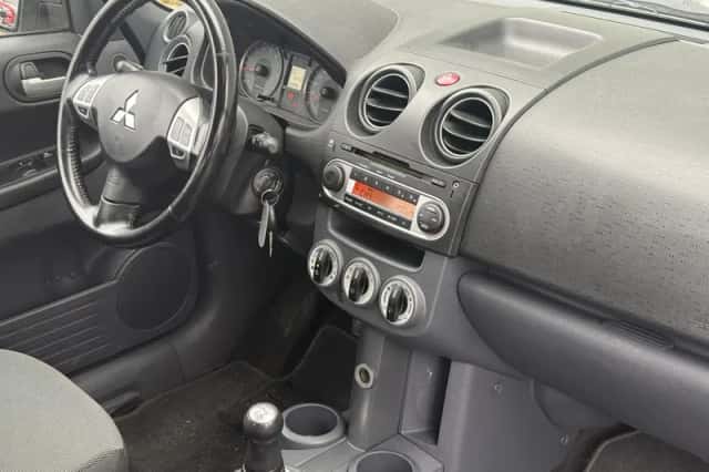 Mitsubishi Colt (2011) thumbnail 7