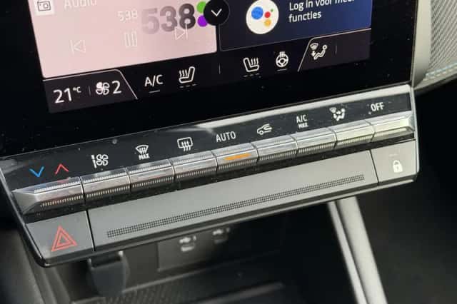 Renault Captur (2024) thumbnail 23