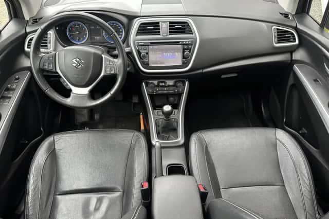 Suzuki SX4 S-Cross (2016) thumbnail 2