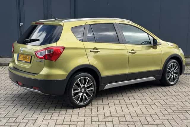Suzuki SX4 S-Cross (2016) thumbnail 3