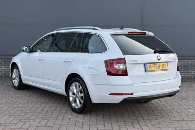 Škoda Octavia (2019) thumbnail 17