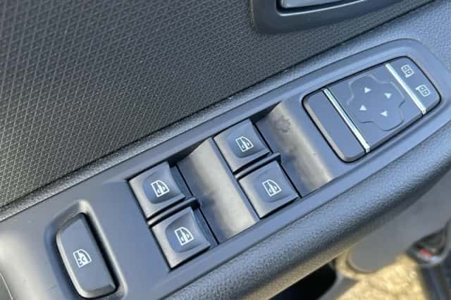 Renault Clio (2019) thumbnail 32
