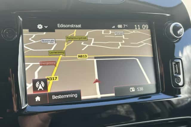 Renault Clio (2019) thumbnail 6