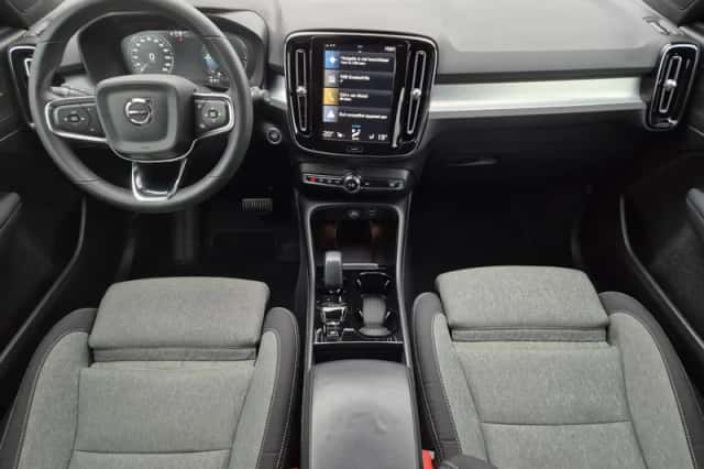 Volvo XC40 (2023) thumbnail 2
