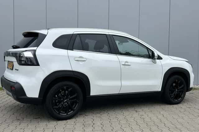 Suzuki S-Cross (2025) thumbnail 3