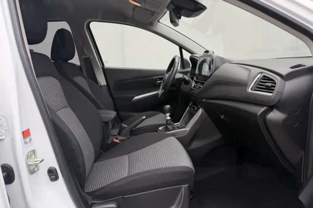 Suzuki S-Cross (2025) thumbnail 32