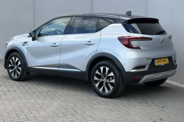 Renault Captur (2023) thumbnail 16