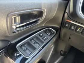 Mitsubishi Outlander (2019) thumbnail 17