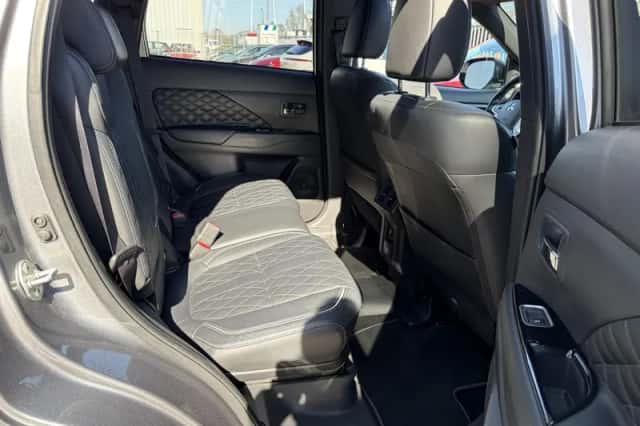 Mitsubishi Outlander (2019) thumbnail 7