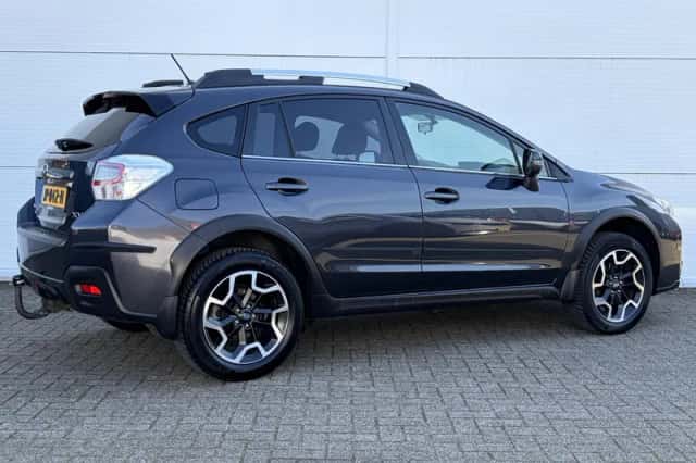 Subaru XV (2016) thumbnail 3
