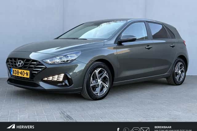 Hyundai i30 (2022) thumbnail 1