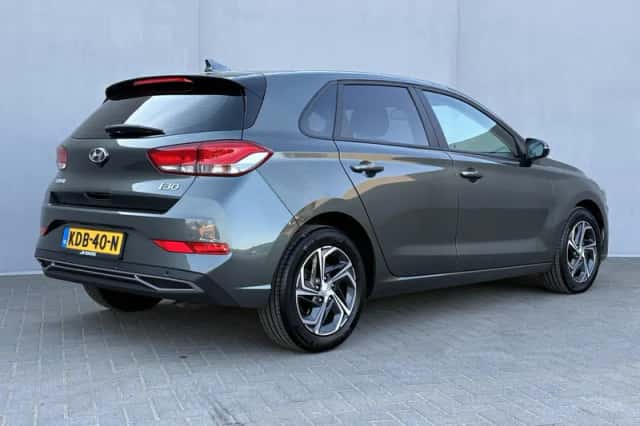 Hyundai i30 (2022) thumbnail 3