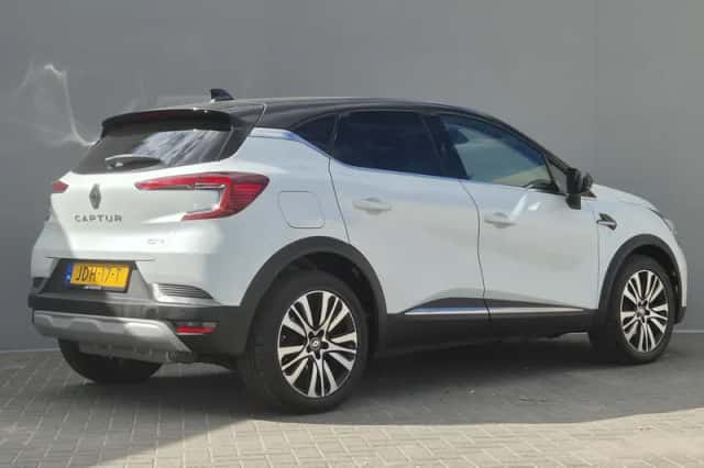 Renault Captur (2022) thumbnail 3