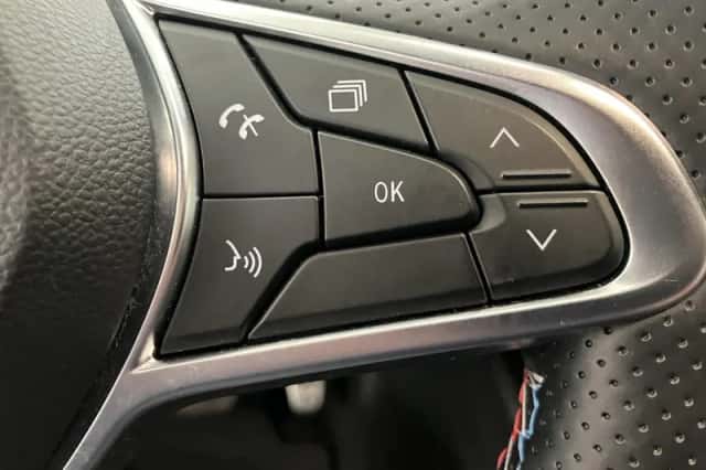 Renault Clio (2024) thumbnail 24