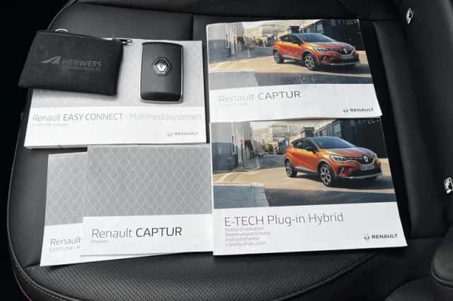 Renault Captur (2021) thumbnail 6