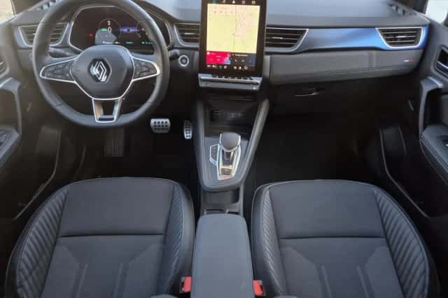 Renault Captur (2024) thumbnail 2