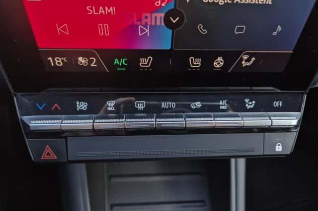 Renault Captur (2024) thumbnail 18