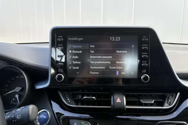 Toyota C-HR (2021) thumbnail 36