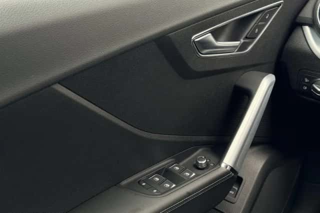 Audi SQ2 (2019) thumbnail 17