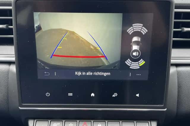 Renault Captur (2023) thumbnail 11