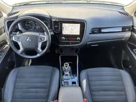 Mitsubishi Outlander (2020) thumbnail 5