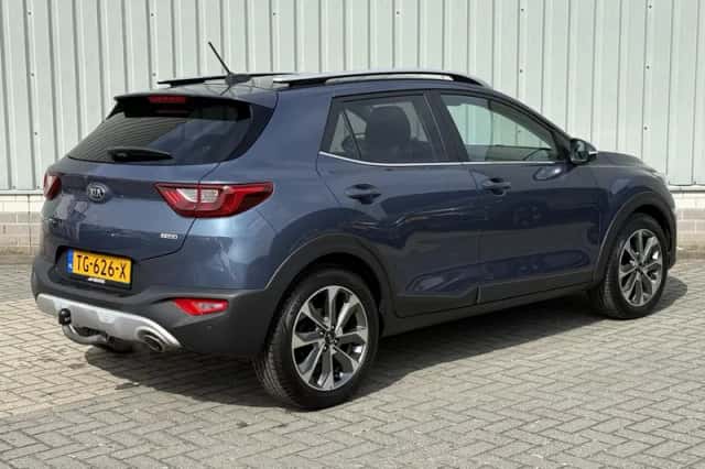 Kia Stonic (2018) thumbnail 3