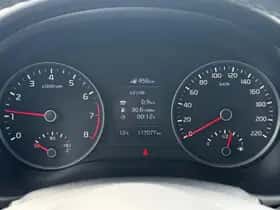 Kia Stonic (2018) thumbnail 36
