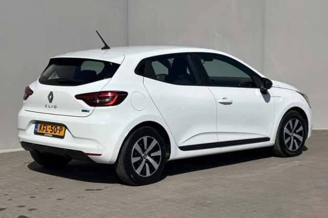 Renault Clio (2022) thumbnail 3