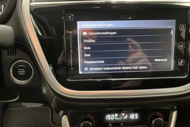 Suzuki S-Cross (2019) thumbnail 8