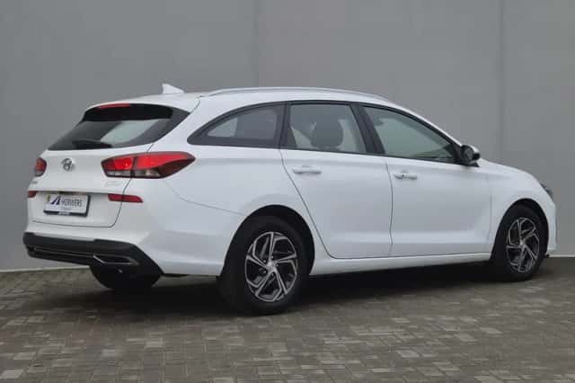 Hyundai i30 (2021) thumbnail 3