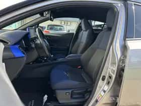 Toyota C-HR (2017) thumbnail 11