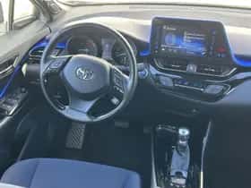 Toyota C-HR (2017) thumbnail 24