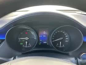 Toyota C-HR (2017) thumbnail 25