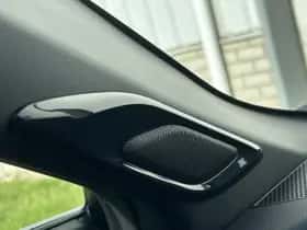 Toyota C-HR (2017) thumbnail 32