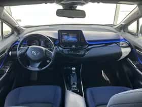 Toyota C-HR (2017) thumbnail 5