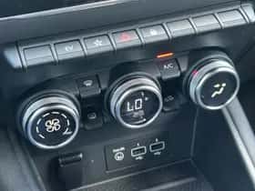 Renault Captur (2020) thumbnail 30