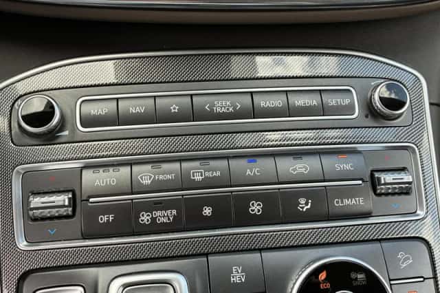 Hyundai Santa Fe (2022) thumbnail 33