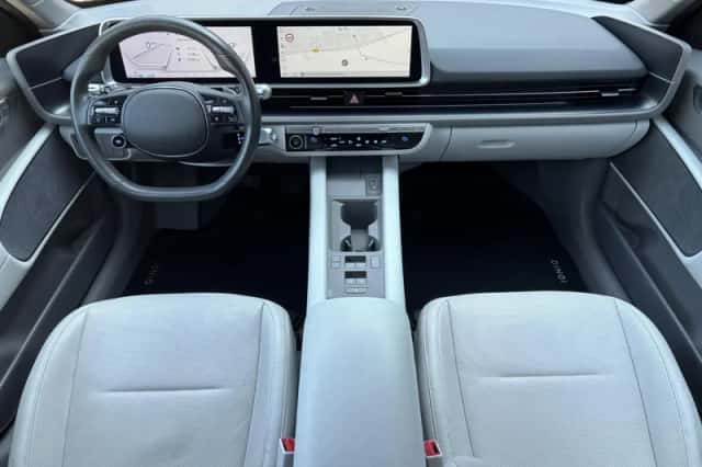Hyundai Ioniq 6 (2023) thumbnail 2