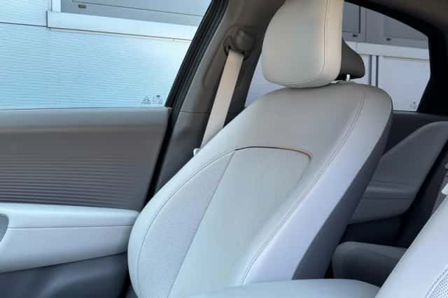 Hyundai Ioniq 6 (2023) thumbnail 26