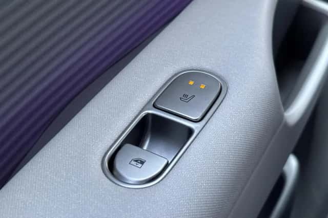 Hyundai Ioniq 6 (2023) thumbnail 4