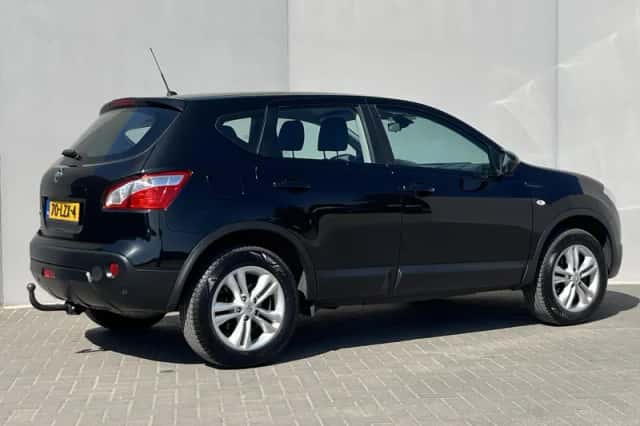 Nissan Qashqai (2010) thumbnail 3