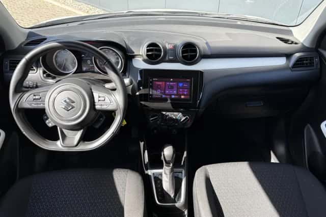 Suzuki Swift (2022) thumbnail 2