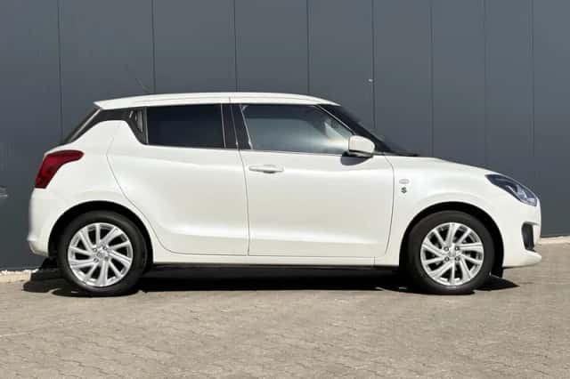 Suzuki Swift (2022) thumbnail 15