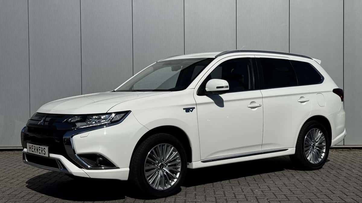 Mitsubishi Outlander (2021) — foto 1